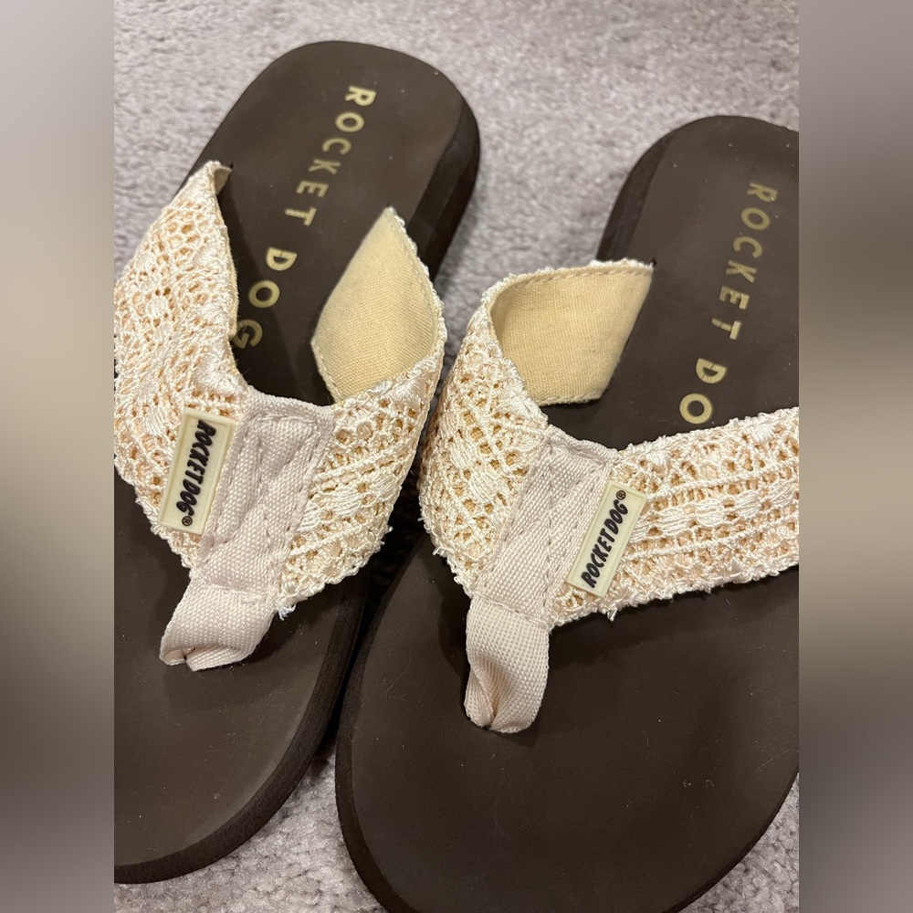 Rocket Dog flip flops size 7, new w/o tags